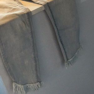 Light washed skinny frayed ankle